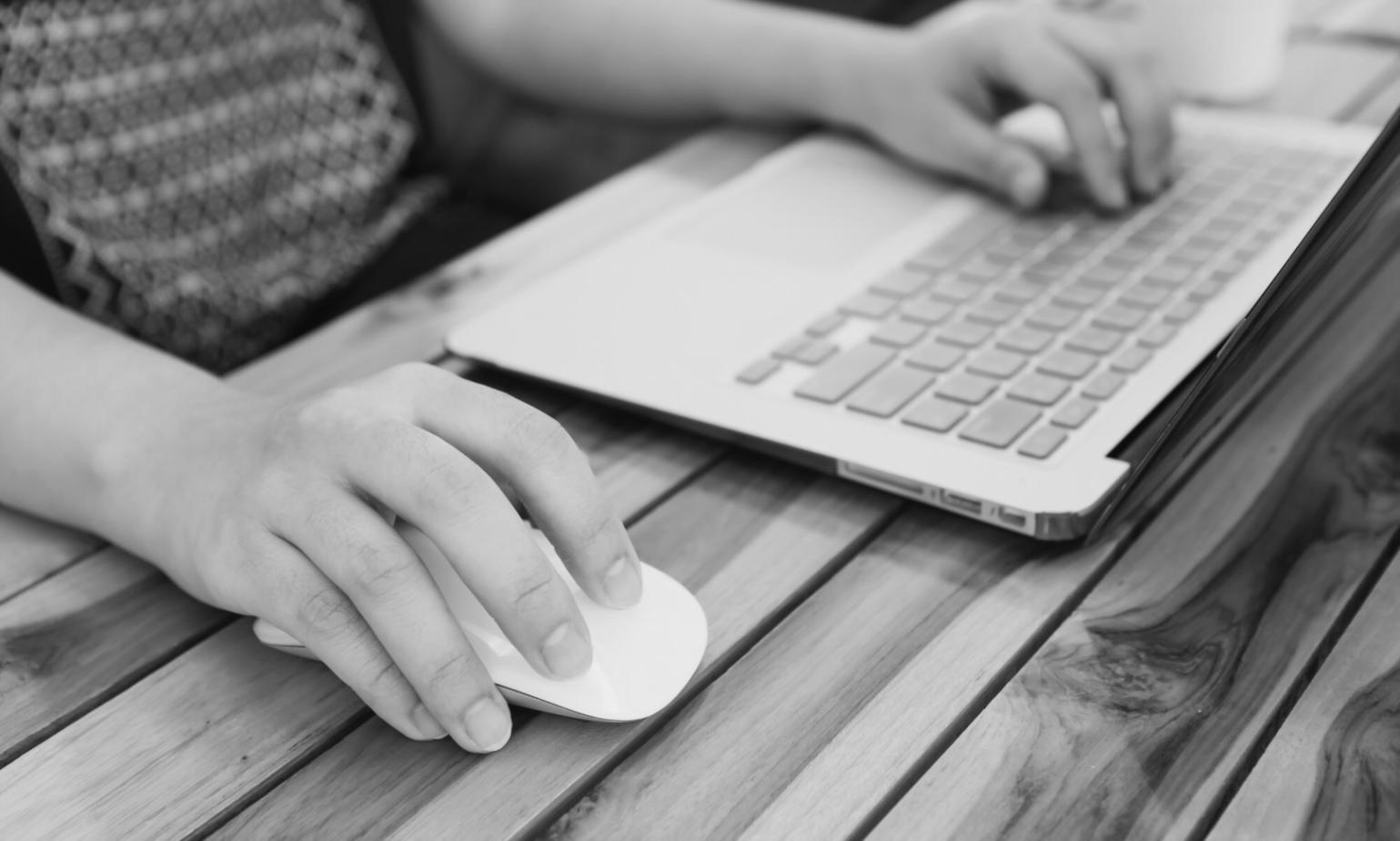 Sigurnosni stručnjak analizira infrastrukturu